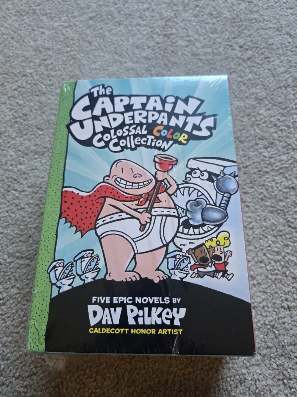 Captain Underpants Colossal Color Collection – 5 Book Box Set - Picture 3 of 10